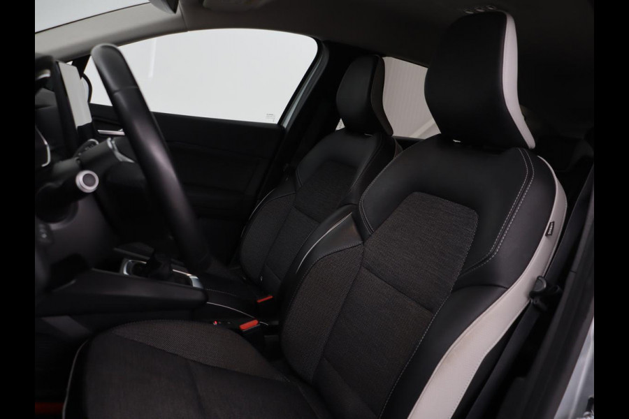 Renault Captur 1.3 TCe Intens | 140pk | Trekhaak | Camera | Navigatie | Half leder | Climate control | Keyless | Cruise control | Full LED