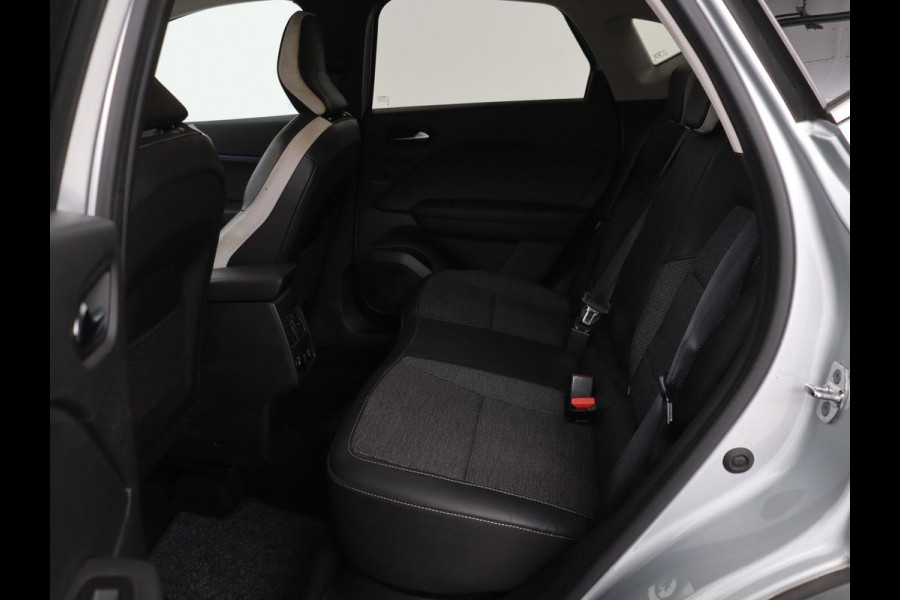Renault Captur 1.3 TCe Intens | 140pk | Trekhaak | Camera | Navigatie | Half leder | Climate control | Keyless | Cruise control | Full LED