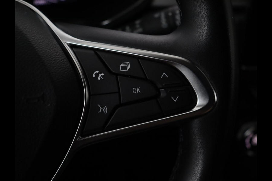 Renault Captur 1.3 TCe Intens | 140pk | Trekhaak | Camera | Navigatie | Half leder | Climate control | Keyless | Cruise control | Full LED