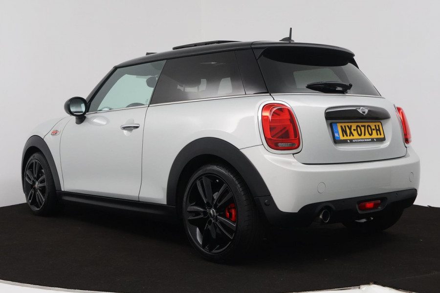 MINI Mini 1.5 Cooper Chili Business (PANORAMADAK, NAVIGATIE, AUTOMAAT, CRUISE CONTROL, PARKEERSENSOREN, LEER, NL-AUTO)