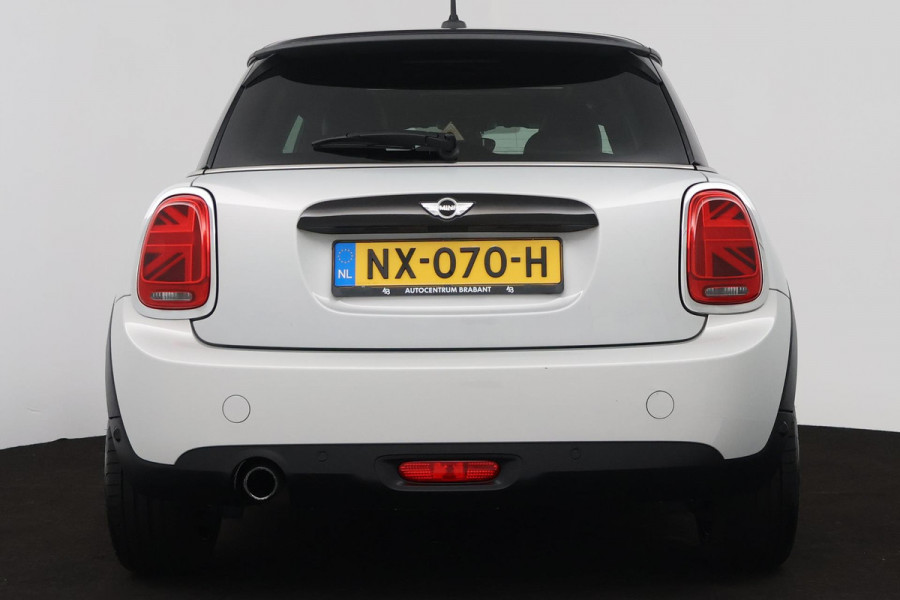 MINI Mini 1.5 Cooper Chili Business (PANORAMADAK, NAVIGATIE, AUTOMAAT, CRUISE CONTROL, PARKEERSENSOREN, LEER, NL-AUTO)