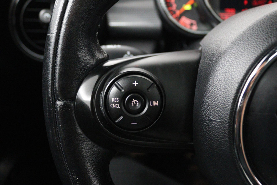 MINI Mini 1.5 Cooper Chili Business (PANORAMADAK, NAVIGATIE, AUTOMAAT, CRUISE CONTROL, PARKEERSENSOREN, LEER, NL-AUTO)