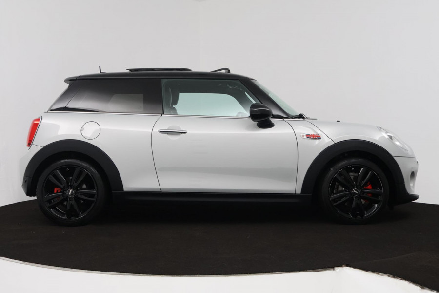 MINI Mini 1.5 Cooper Chili Business (PANORAMADAK, NAVIGATIE, AUTOMAAT, CRUISE CONTROL, PARKEERSENSOREN, LEER, NL-AUTO)