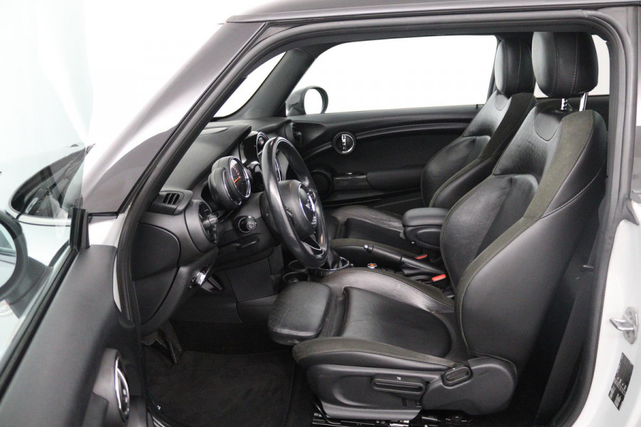 MINI Mini 1.5 Cooper Chili Business (PANORAMADAK, NAVIGATIE, AUTOMAAT, CRUISE CONTROL, PARKEERSENSOREN, LEER, NL-AUTO)