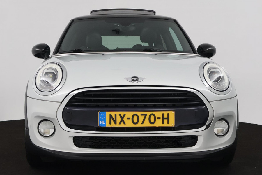 MINI Mini 1.5 Cooper Chili Business (PANORAMADAK, NAVIGATIE, AUTOMAAT, CRUISE CONTROL, PARKEERSENSOREN, LEER, NL-AUTO)