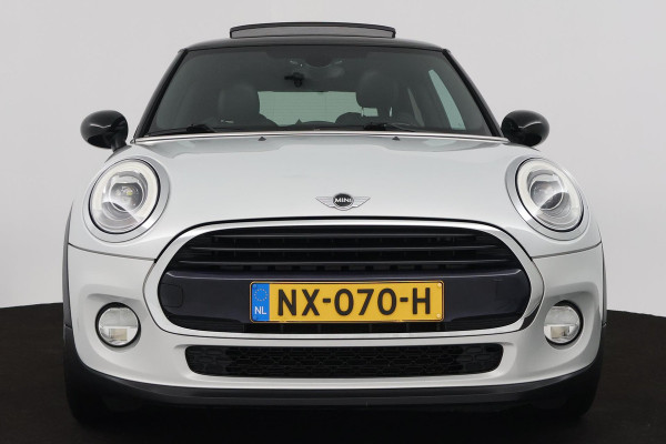 MINI Mini 1.5 Cooper Chili Business (PANORAMADAK, NAVIGATIE, AUTOMAAT, CRUISE CONTROL, PARKEERSENSOREN, LEER, NL-AUTO)