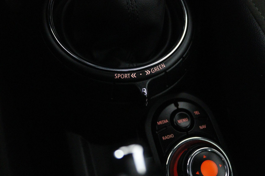 MINI Mini 1.5 Cooper Chili Business (PANORAMADAK, NAVIGATIE, AUTOMAAT, CRUISE CONTROL, PARKEERSENSOREN, LEER, NL-AUTO)