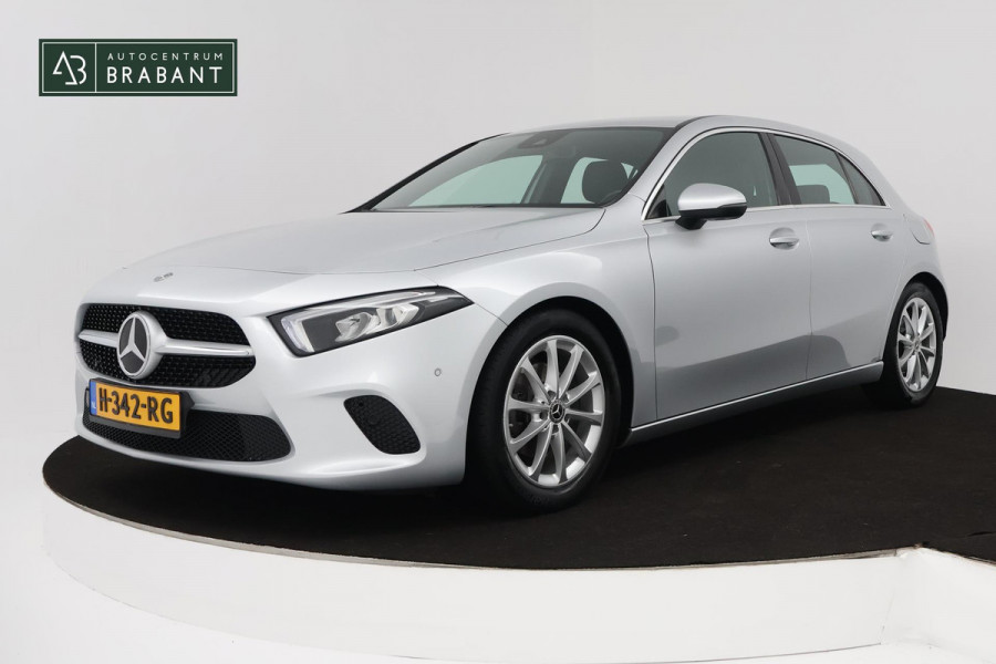Mercedes-Benz A-Klasse 180 Advantage (PARKEERSENSOREN, ACHTERUITRIJCAMERA, CRUISE CONTROL, NAVIGATIE, NL-AUTO)