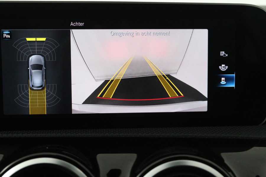 Mercedes-Benz A-Klasse 180 Advantage (PARKEERSENSOREN, ACHTERUITRIJCAMERA, CRUISE CONTROL, NAVIGATIE, NL-AUTO)