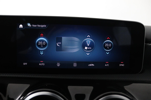 Mercedes-Benz A-Klasse 180 Advantage (PARKEERSENSOREN, ACHTERUITRIJCAMERA, CRUISE CONTROL, NAVIGATIE, NL-AUTO)