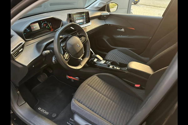 Peugeot e-208 EV Active Pack 50 kWh 1STE EIG | NAVI | KEYLESS | BTW