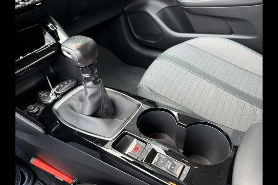 Peugeot 208 1.2 PureTech Blue Lease Allure NAVI | CARPLAY | CAMERA | 1STE EIGENAAR | PDC | BTW | NWE APK