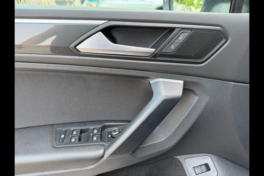 Volkswagen Tiguan 1.5 TSI ACT Highline R-Line NAVI | CARPLAY | AUTOMAAT | PDC | NWE APK