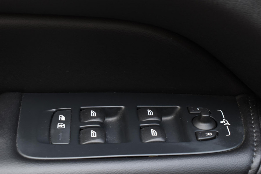Volvo XC60 T6 350PK Automaat AWD Plus Dark / Navigatie / 360 Camera / Adaptieve Cruise Control / Stuur & Stoelverwarming / Elektr. Achterklep / Schuifdak / LM Velgen / Trekhaak