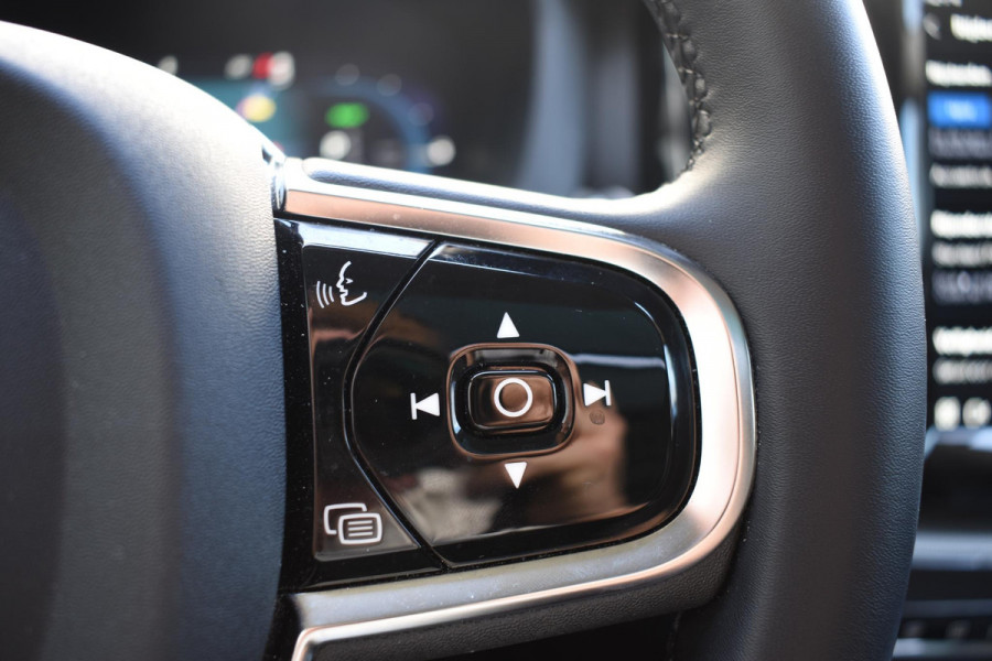 Volvo XC60 T6 350PK Automaat AWD Plus Dark / Navigatie / 360 Camera / Adaptieve Cruise Control / Stuur & Stoelverwarming / Elektr. Achterklep / Schuifdak / LM Velgen / Trekhaak