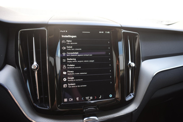 Volvo XC60 T6 350PK Automaat AWD Plus Dark / Navigatie / 360 Camera / Adaptieve Cruise Control / Stuur & Stoelverwarming / Elektr. Achterklep / Schuifdak / LM Velgen / Trekhaak