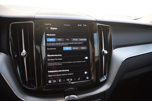 Volvo XC60 T6 350PK Automaat AWD Plus Dark / Navigatie / 360 Camera / Adaptieve Cruise Control / Stuur & Stoelverwarming / Elektr. Achterklep / Schuifdak / LM Velgen / Trekhaak