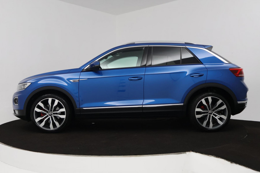 Volkswagen T-Roc 1.5 TSI Sport Business R (PARKEERSENSOREN, ACHTERUITRIJCAMERA, STOELVERWARMING, NAVIGATIE)