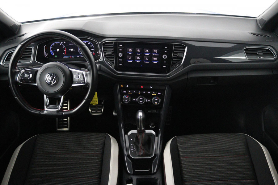 Volkswagen T-Roc 1.5 TSI Sport Business R (PARKEERSENSOREN, ACHTERUITRIJCAMERA, STOELVERWARMING, NAVIGATIE)