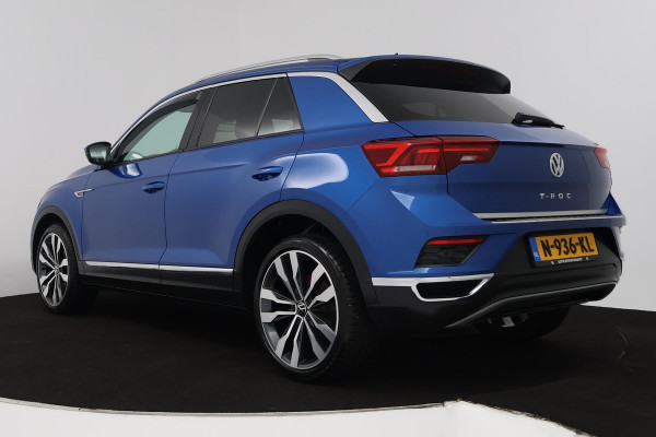 Volkswagen T-Roc 1.5 TSI Sport Business R (PARKEERSENSOREN, ACHTERUITRIJCAMERA, STOELVERWARMING, NAVIGATIE)