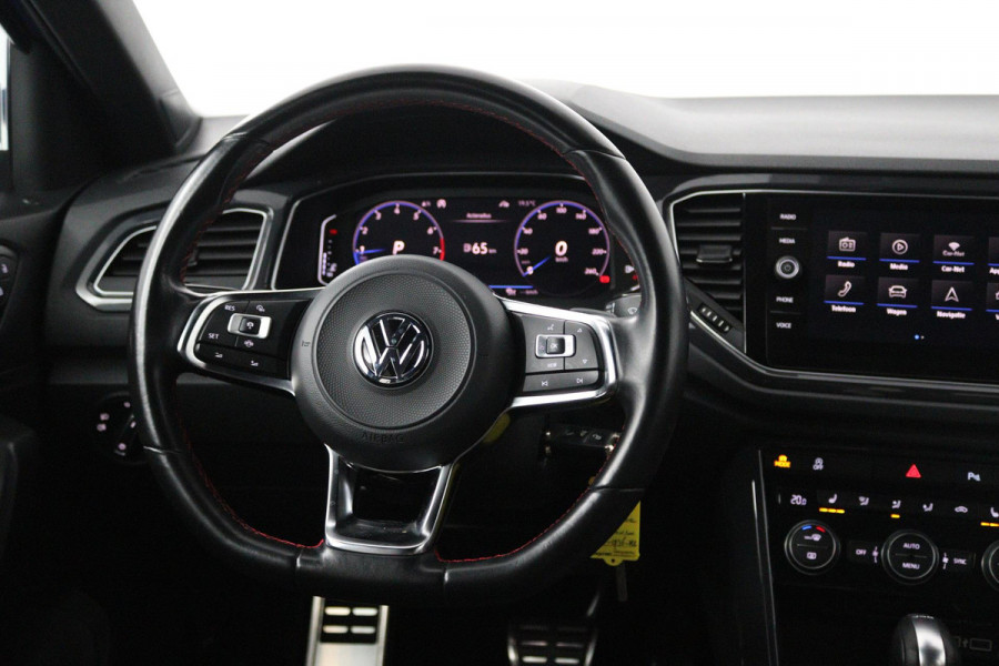 Volkswagen T-Roc 1.5 TSI Sport Business R (PARKEERSENSOREN, ACHTERUITRIJCAMERA, STOELVERWARMING, NAVIGATIE)