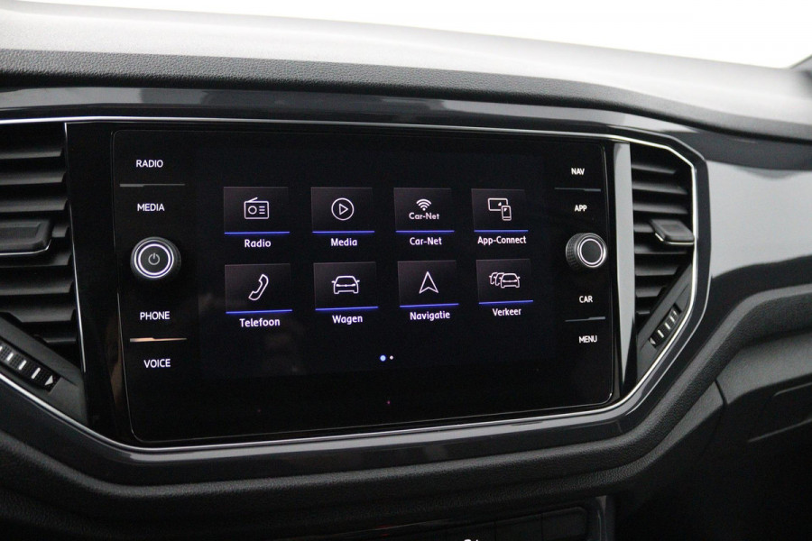 Volkswagen T-Roc 1.5 TSI Sport Business R (PARKEERSENSOREN, ACHTERUITRIJCAMERA, STOELVERWARMING, NAVIGATIE)