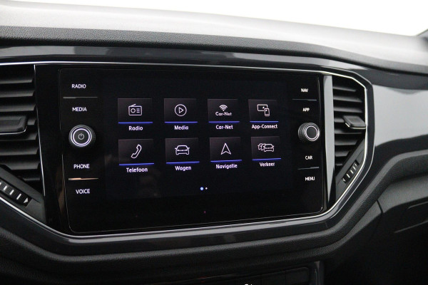 Volkswagen T-Roc 1.5 TSI Sport Business R (PARKEERSENSOREN, ACHTERUITRIJCAMERA, STOELVERWARMING, NAVIGATIE)