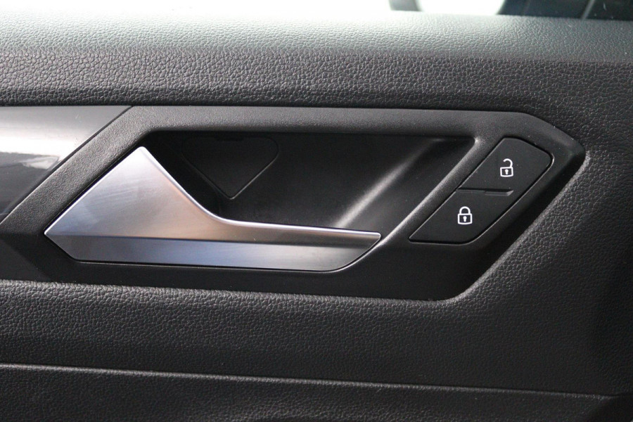 Volkswagen T-Roc 1.5 TSI Sport Business R (PARKEERSENSOREN, ACHTERUITRIJCAMERA, STOELVERWARMING, NAVIGATIE)