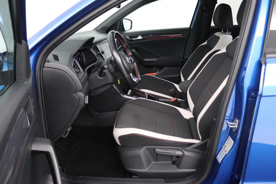 Volkswagen T-Roc 1.5 TSI Sport Business R (PARKEERSENSOREN, ACHTERUITRIJCAMERA, STOELVERWARMING, NAVIGATIE)