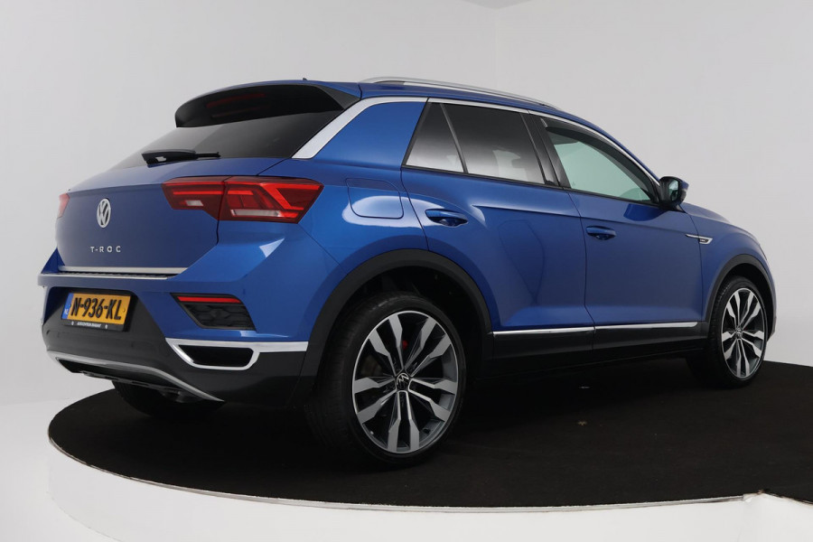 Volkswagen T-Roc 1.5 TSI Sport Business R (PARKEERSENSOREN, ACHTERUITRIJCAMERA, STOELVERWARMING, NAVIGATIE)