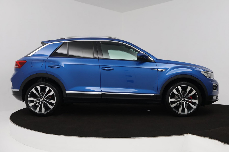 Volkswagen T-Roc 1.5 TSI Sport Business R (PARKEERSENSOREN, ACHTERUITRIJCAMERA, STOELVERWARMING, NAVIGATIE)
