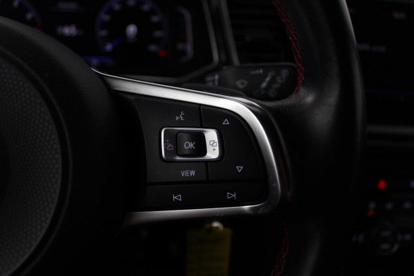 Volkswagen T-Roc 1.5 TSI Sport Business R (PARKEERSENSOREN, ACHTERUITRIJCAMERA, STOELVERWARMING, NAVIGATIE)
