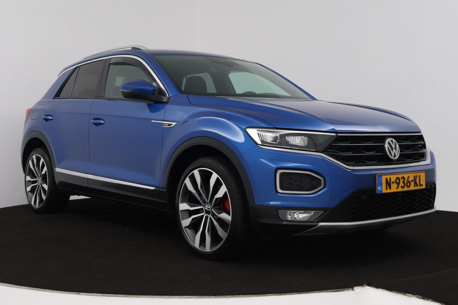 Volkswagen T-Roc 1.5 TSI Sport Business R (PARKEERSENSOREN, ACHTERUITRIJCAMERA, STOELVERWARMING, NAVIGATIE)