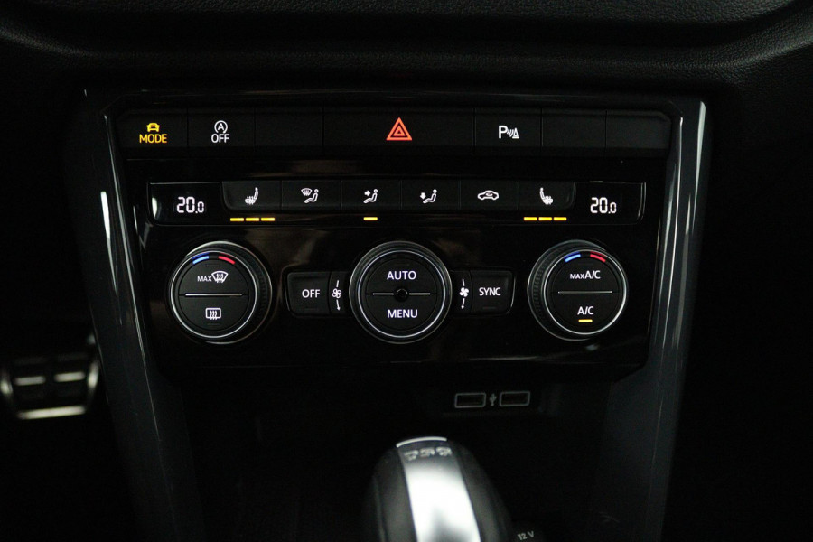 Volkswagen T-Roc 1.5 TSI Sport Business R (PARKEERSENSOREN, ACHTERUITRIJCAMERA, STOELVERWARMING, NAVIGATIE)