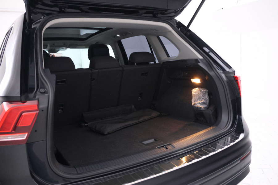 Volkswagen Tiguan 1.5 TSI ACT Highline Business R Panorama dak, Automaat, Massage stoel!