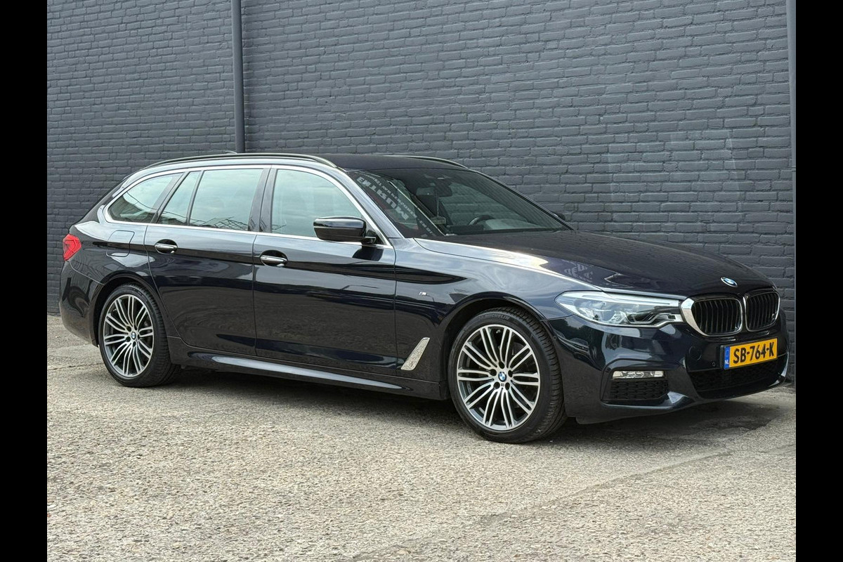 BMW 5 Serie Touring 520i M SPORT NAVI | PDC | LEDER | STOELVERWARMING | KEYLESS | CRUISE | BTW BMW 5 Serie Touring 520i M SPORT NAVI | PDC | LEDER | STOELVERWARMING | KEYLESS | CRUISE | BTW