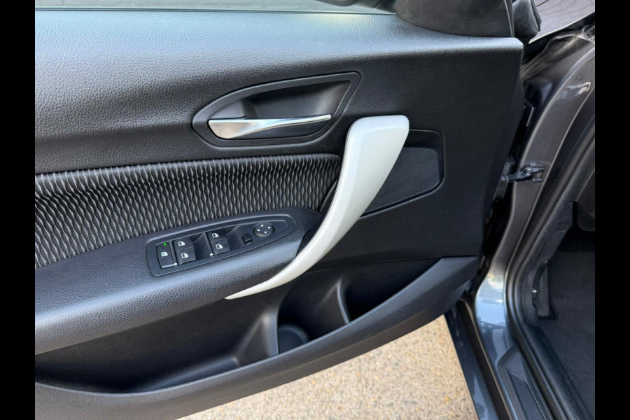 BMW 1-serie 118i Corporate Lease Executive NAVI | PDC | AIRCO | CRUISE | NWE APK