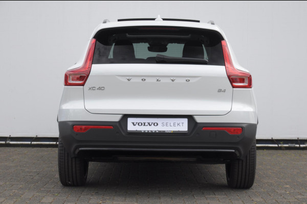 Volvo XC40 211PK Automaat B4 Ultra Dark / Adaptive cruise control / Trekhaak / Elektrische stoelen / Harman Kardon audio / Pilot assist / BLIS / Stoel en stuur verwarming / Elektrische achterklep / Parkeersensoren met 360 camera / Google infotainment