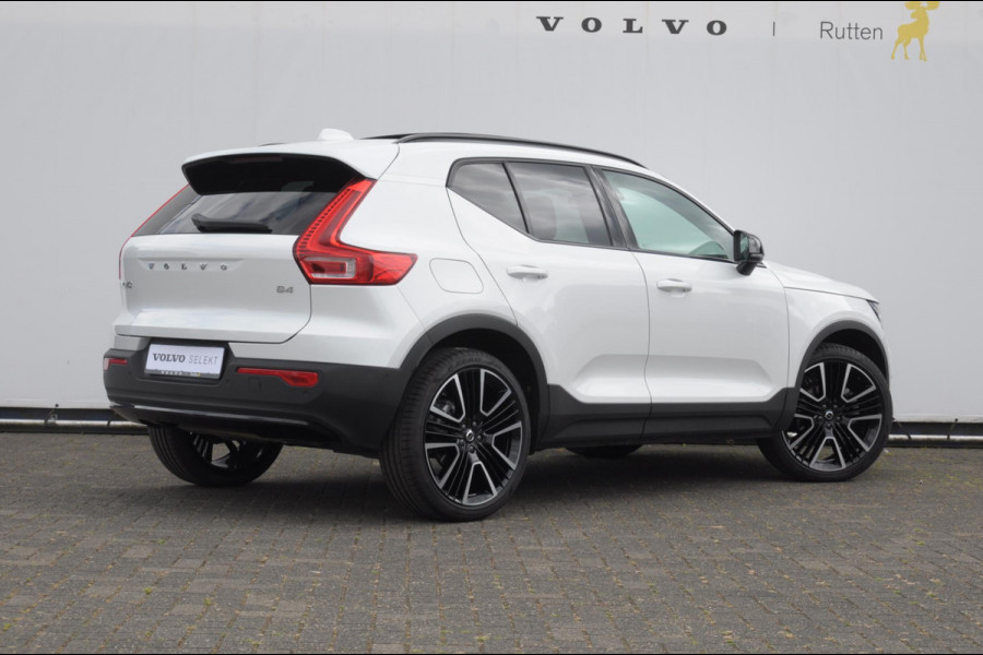 Volvo XC40 211PK Automaat B4 Ultra Dark / Adaptive cruise control / Trekhaak / Elektrische stoelen / Harman Kardon audio / Pilot assist / BLIS / Stoel en stuur verwarming / Elektrische achterklep / Parkeersensoren met 360 camera / Google infotainment