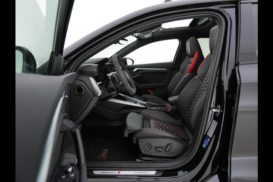Audi RS3 Sportback 2.5 TFSI quattro Aut. *PANO | HEAD-UP | MATRIX-LED | FULL-LED | ADAPTIVE-CRUISE | BLIND-SPOT | MEMORY-PACK | KEYLESS | SPORT-SEATS | CAMERA | DIGI-COCKPIT | AMBIENT-LIGHT | 19''ALU*