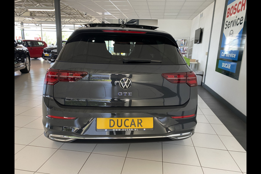 Volkswagen Golf 1.4 eHybrid GTE | Panodak | IQ- Light |Head-up Display / dodehoek | Stoelverwarming / carplay