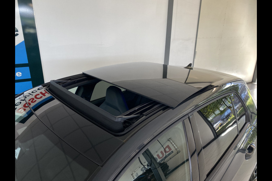 Volkswagen Golf 1.4 eHybrid GTE | Panodak | IQ- Light |Head-up Display / dodehoek | Stoelverwarming / carplay