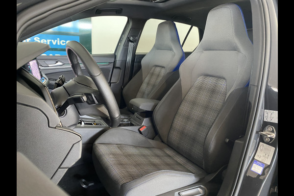 Volkswagen Golf 1.4 eHybrid GTE | Panodak | IQ- Light |Head-up Display / dodehoek | Stoelverwarming / carplay