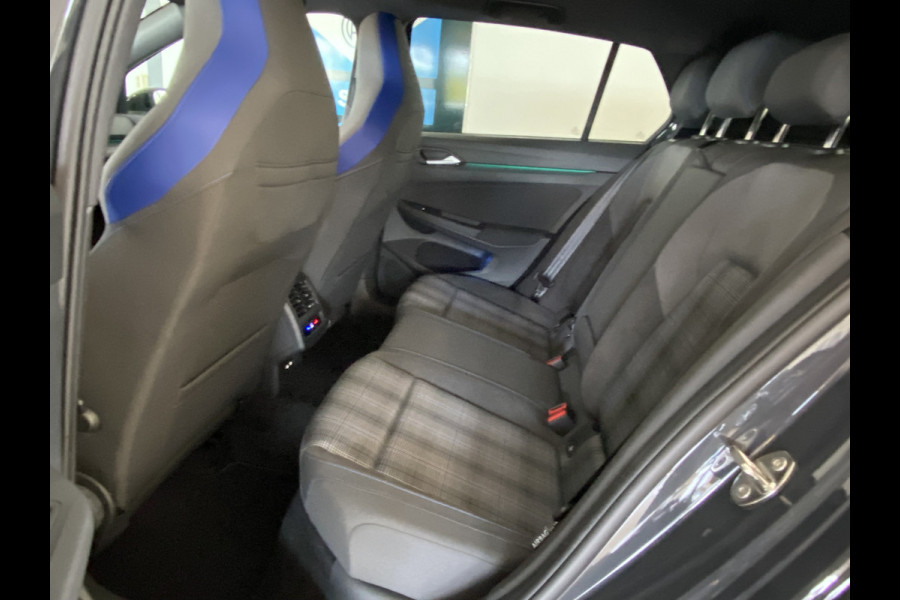Volkswagen Golf 1.4 eHybrid GTE | Panodak | IQ- Light |Head-up Display / dodehoek | Stoelverwarming / carplay