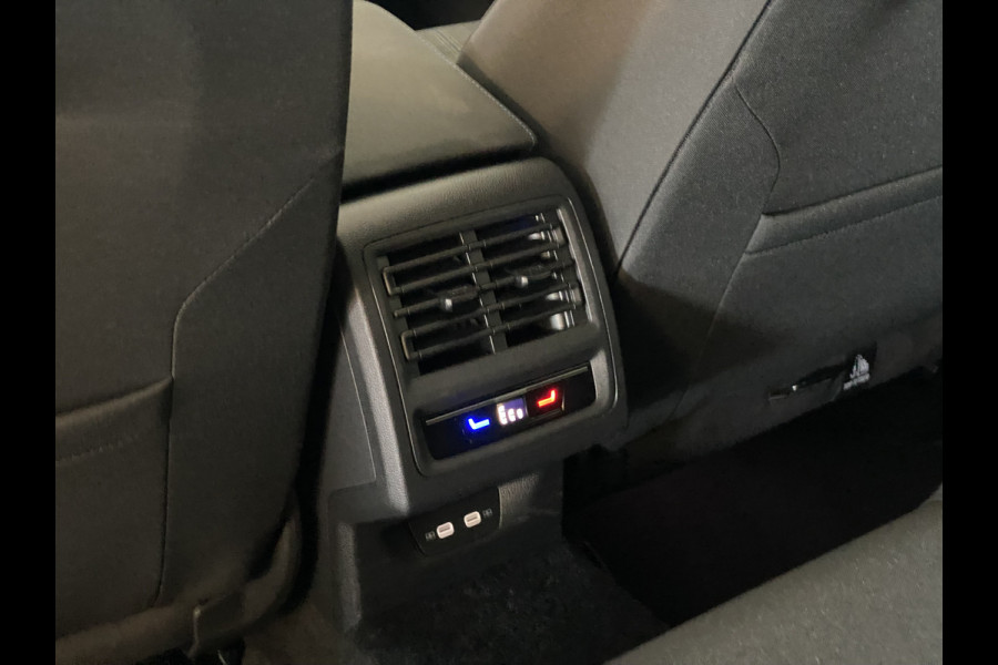 Volkswagen Golf 1.4 eHybrid GTE | Panodak | IQ- Light |Head-up Display / dodehoek | Stoelverwarming / carplay
