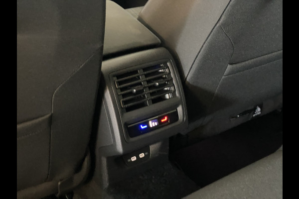 Volkswagen Golf 1.4 eHybrid GTE | Panodak | IQ- Light |Head-up Display / dodehoek | Stoelverwarming / carplay