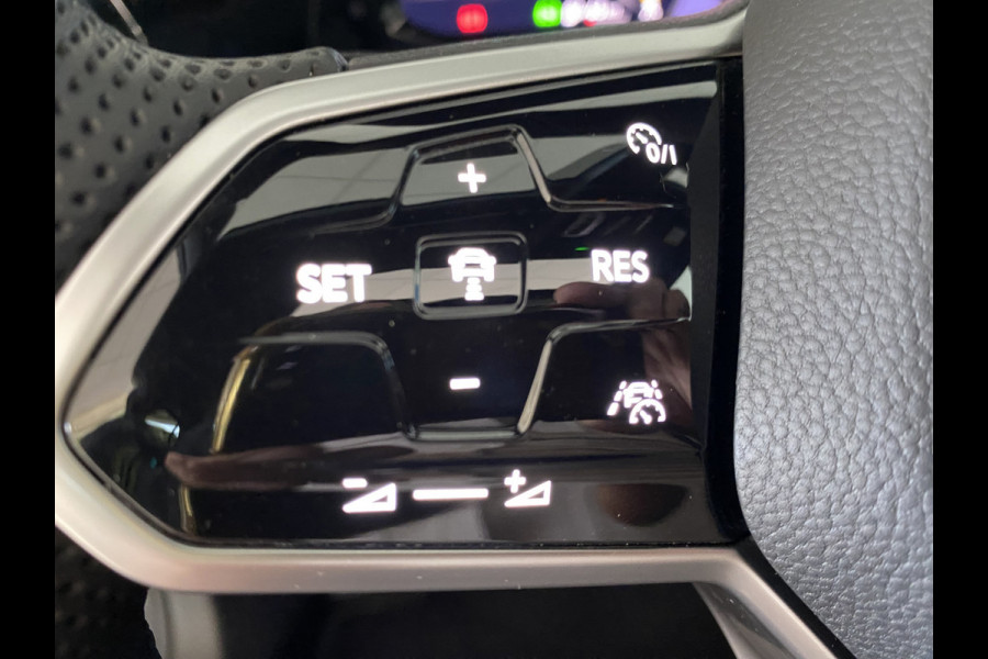 Volkswagen Golf 1.4 eHybrid GTE | Panodak | IQ- Light |Head-up Display / dodehoek | Stoelverwarming / carplay