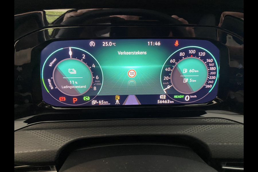 Volkswagen Golf 1.4 eHybrid GTE | Panodak | IQ- Light |Head-up Display / dodehoek | Stoelverwarming / carplay