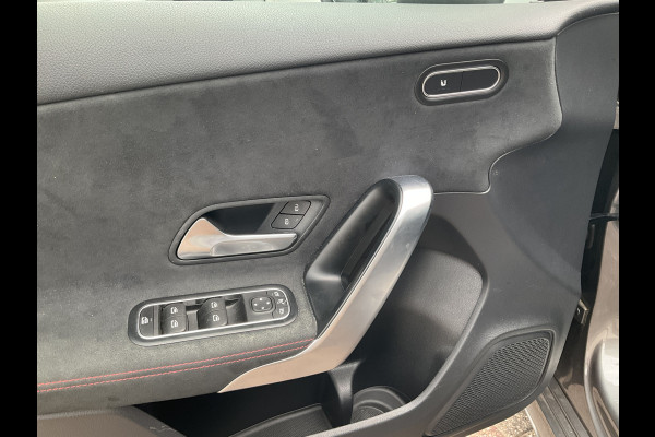 Mercedes-Benz A-Klasse 160 Business Solution AMG Line Carplay Stoelverw Led NL-Auto 31.841KM!