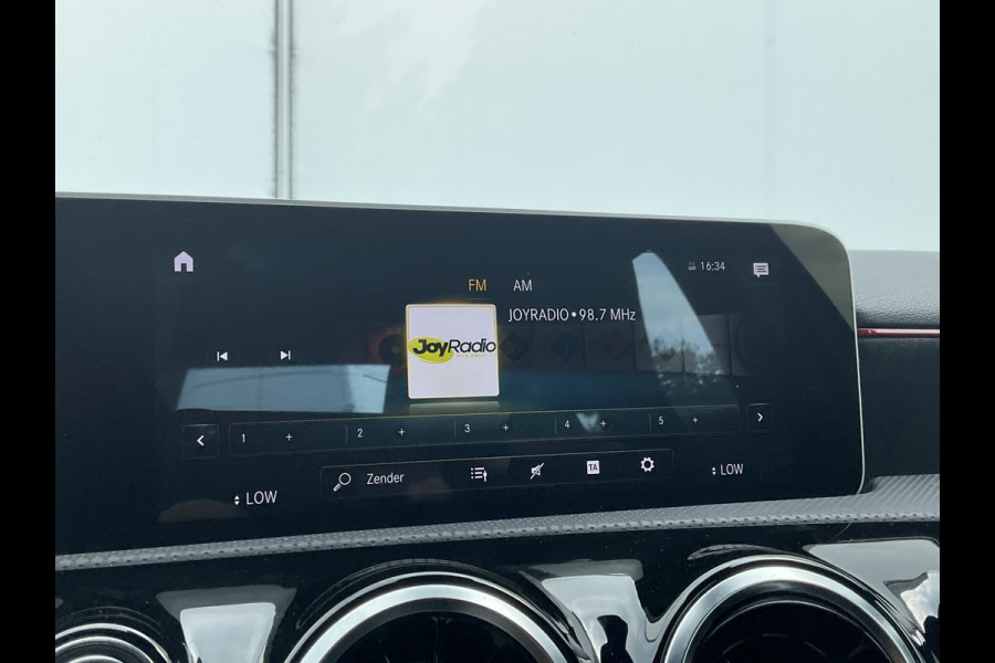 Mercedes-Benz A-Klasse 160 Business Solution AMG Line Carplay Stoelverw Led NL-Auto 31.841KM!